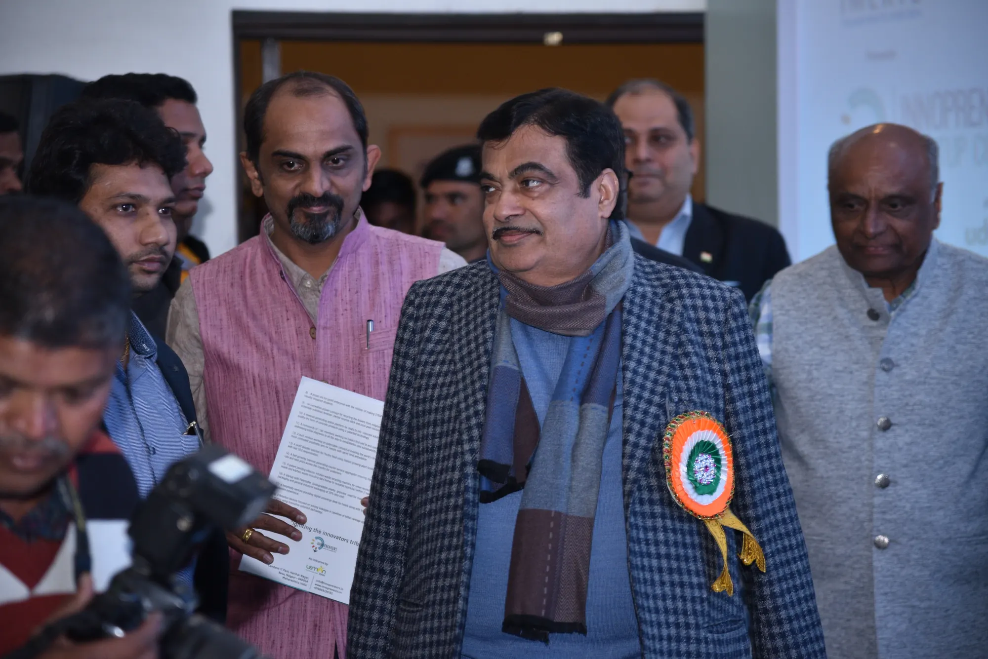 Shri Nitin Gadkari with Deepak Menaria at a Lemon Ideas programme